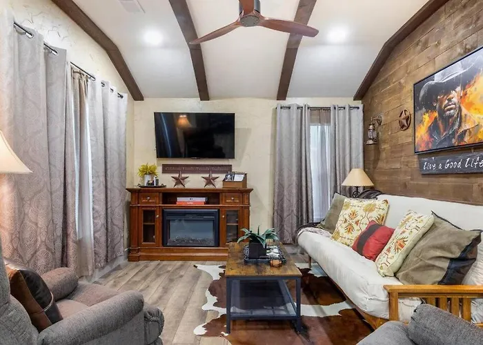 Holiday home Stockyards 5 Mins!-new!-sleeps 8. Cowboy