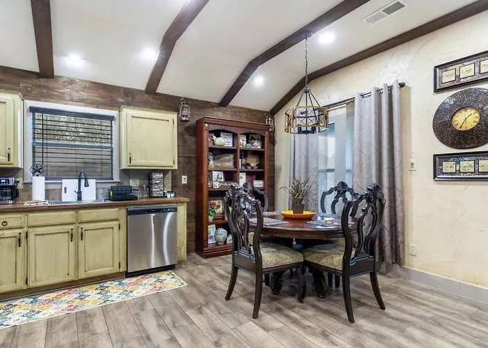 Stockyards 5 Mins!-new!-sleeps 8. Cowboy Fort Worth
