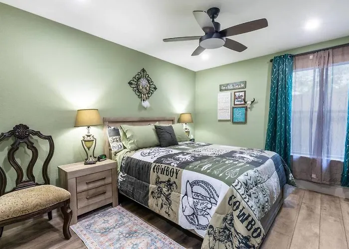 Stockyards 5 Mins!-new!-sleeps 8. Cowboy * Fort Worth