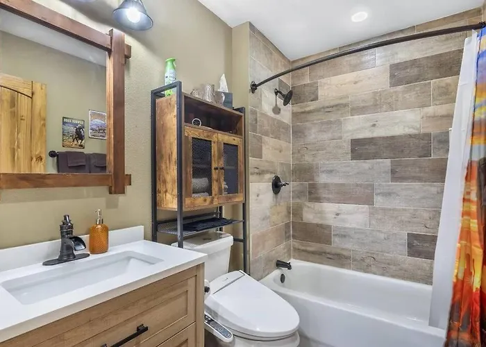 Stockyards 5 Mins!-new!-sleeps 8. Cowboy *