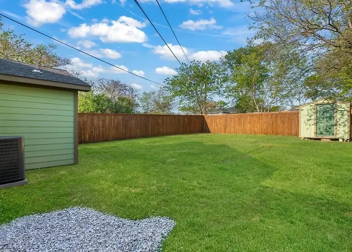 Holiday home Stockyards 5 Mins!-new!-sleeps 8. Cowboy *