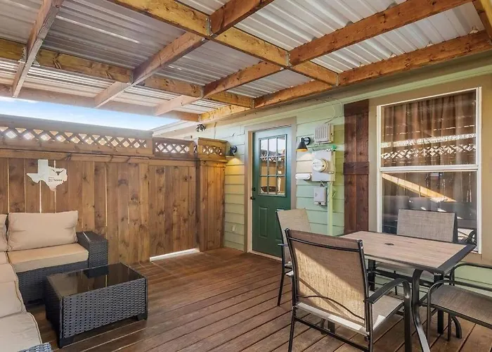Stockyards 5 Mins!-new!-sleeps 8. Cowboy